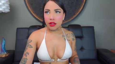 Snapshot of miss_vaiolette chatting on March 2026 11:13:01 AM Vaiolette online show from March 2026 11:13:01 AM
