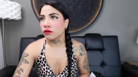 Snapshot of miss_vaiolette chatting on April 2026 11:04:02 AM Vaiolette online show from April 2026 11:04:02 AM