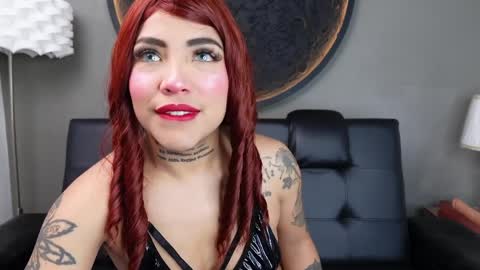 Snapshot of miss_vaiolette chatting on April 2026 11:14:02 AM Vaiolette online show from April 2026 11:14:02 AM