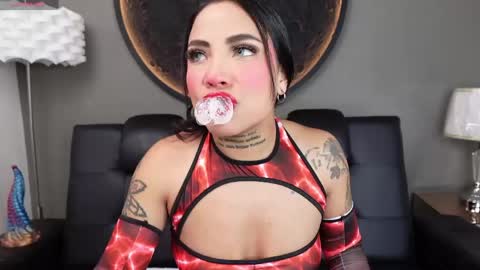 Snapshot of miss_vaiolette chatting on April 2026 11:14:02 AM Vaiolette online show from April 2026 11:14:02 AM