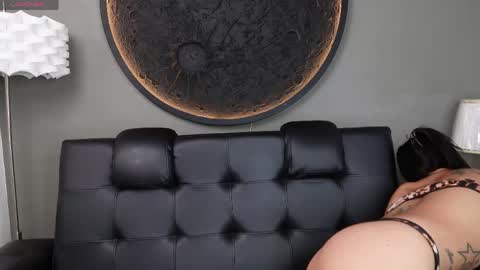 Snapshot of miss_vaiolette chatting on April 2026 11:05:01 AM Vaiolette online show from April 2026 11:05:01 AM