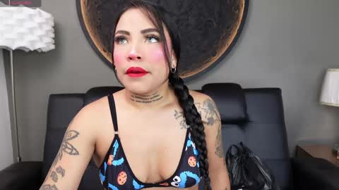 Snapshot of miss_vaiolette chatting on April 2026 11:01:01 AM Vaiolette online show from April 2026 11:01:01 AM