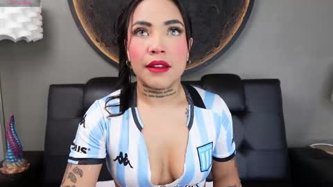 Snapshot of miss_vaiolette chatting on May 2026 11:29:01 AM Vaiolette online show from May 2026 11:29:01 AM