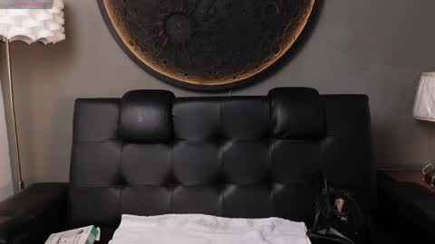Snapshot of miss_vaiolette chatting on June 2026 11:05:01 AM Vaiolette online show from June 2026 11:05:01 AM