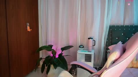 Snapshot of missara_ chatting on April 2026 12:27:01 AM missara_ online show from April 2026 12:27:01 AM
