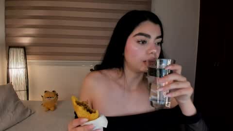 Snapshot of missariadnaa chatting on April 2026 12:06:02 PM Ariadna Ruiz online show from April 2026 12:06:02 PM