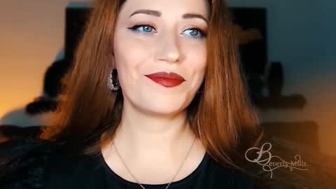 Snapshot of missbeverlymills chatting on October 2025 04:44:01 AM The divine Beverly online show from October 2025 04:44:01 AM