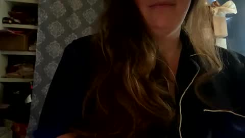 Karlie online show from November 2025 06:08:02 PM