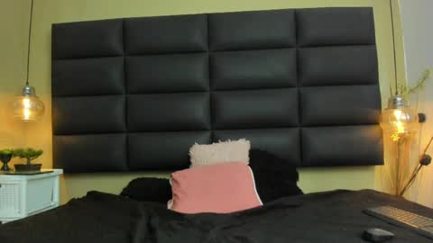 charllote online show from April 2026 10:23:02 PM