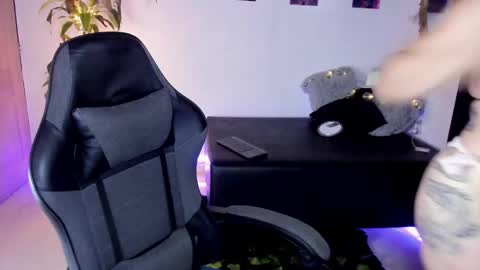 Snapshot of misscharlottte_18 chatting on December 2024 03:58:02 AM Missy Charlottte.  Hey remember to give me a thumbs up ty online show from December 2024 03:58:02 AM