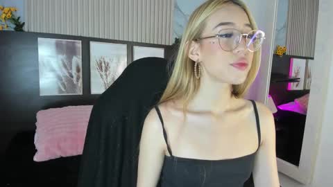 misscheelsee_as online show from October 2025 08:15:01 PM