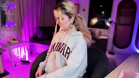 Snapshot of misschloe__ chatting on January 2025 11:55:01 PM Chloe freelance model Please your thumbs up are important online show from January 2025 11:55:01 PM