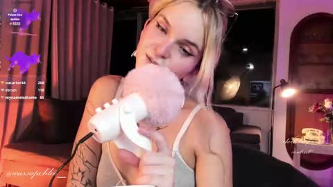 Snapshot of misschloe__ chatting on February 2025 04:48:02 AM Chloe freelance model Please your thumbs up are important online show from February 2025 04:48:02 AM