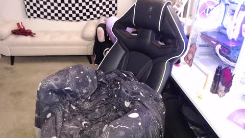 Snapshot of missdanibluee chatting on December 2024 11:33:01 AM missdanibluee online show from December 2024 11:33:01 AM