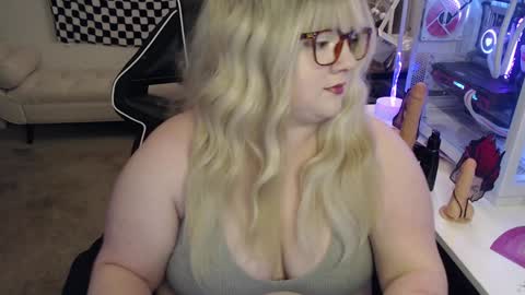 Snapshot of missdanibluee chatting on December 2024 08:47:01 AM missdanibluee online show from December 2024 08:47:01 AM