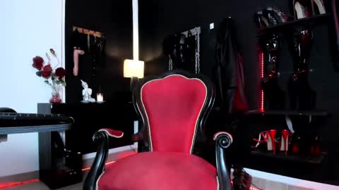 Missdarklady online show from February 2025 09:56:02 PM