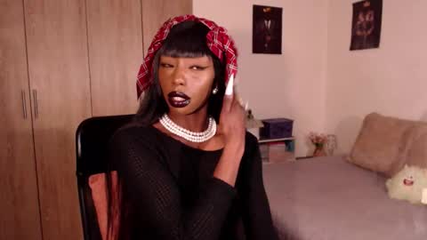 Snapshot of missemilie1 chatting on December 2025 11:14:02 PM Emilie Diaz online show from December 2025 11:14:02 PM