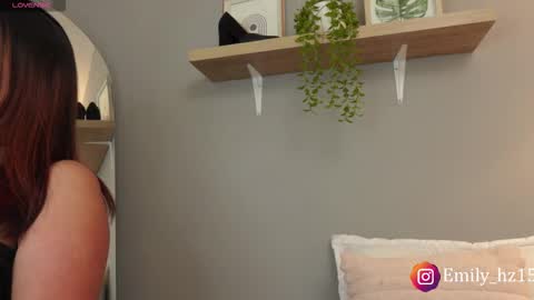 Snapshot of missemily_11 chatting on November 2025 09:52:01 AM Yuliana online show from November 2025 09:52:01 AM