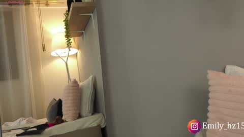 Snapshot of missemily_11 chatting on November 2025 09:53:02 AM Yuliana online show from November 2025 09:53:02 AM