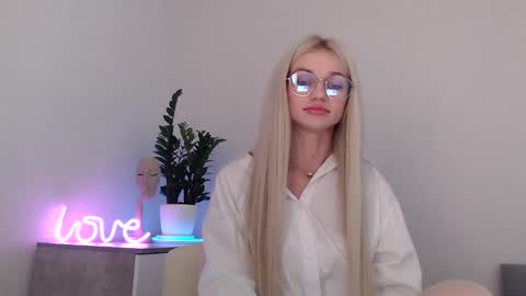 Snapshot of missemma1111 chatting on December 2024 06:30:02 PM EMMA online show from December 2024 06:30:02 PM