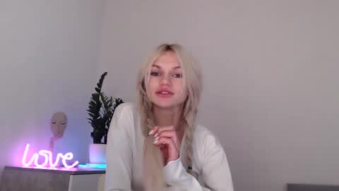 Snapshot of missemma1111 chatting on December 2024 12:45:02 AM EMMA online show from December 2024 12:45:02 AM