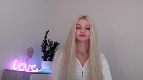 Snapshot of missemma1111 chatting on December 2024 09:04:02 PM EMMA online show from December 2024 09:04:02 PM