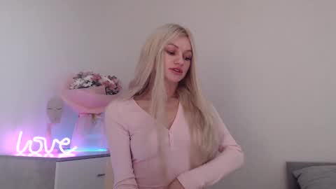 Snapshot of missemma1111 chatting on December 2024 08:23:02 PM EMMA online show from December 2024 08:23:02 PM