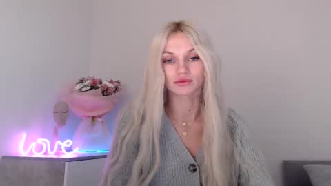 Snapshot of missemma1111 chatting on December 2024 10:19:01 PM EMMA online show from December 2024 10:19:01 PM