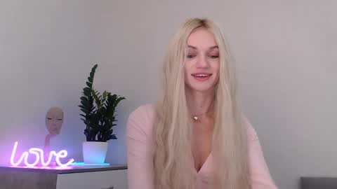 Snapshot of missemma1111 chatting on January 2025 09:07:02 PM EMMA online show from January 2025 09:07:02 PM