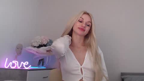 Snapshot of missemma1111 chatting on January 2025 12:19:02 AM EMMA online show from January 2025 12:19:02 AM