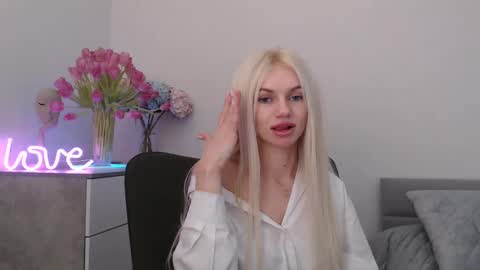 Snapshot of missemma1111 chatting on January 2025 01:16:01 AM EMMA online show from January 2025 01:16:01 AM