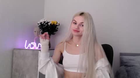 Snapshot of missemma1111 chatting on February 2025 09:46:01 PM EMMA online show from February 2025 09:46:01 PM