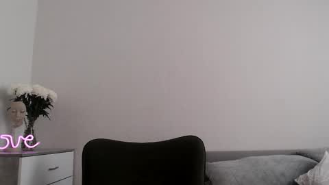 Snapshot of missemma1111 chatting on September 2025 02:40:01 PM EMMA online show from September 2025 02:40:01 PM