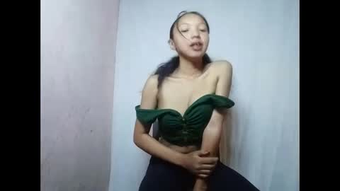 Snapshot of missfireangel chatting on April 2026 08:58:01 AM MadagascarQueen online show from April 2026 08:58:01 AM