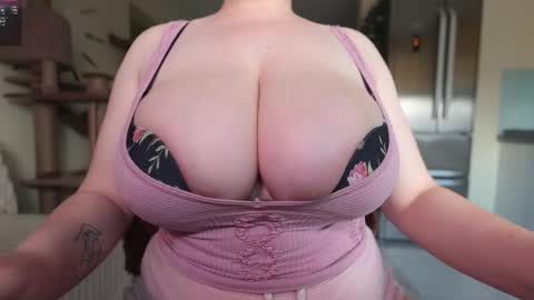 Snapshot of missfreyaxxx chatting on May 2026 10:43:02 AM MissFreyaXXX online show from May 2026 10:43:02 AM