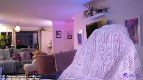 Snapshot of misshowl chatting on February 2025 07:59:02 AM Lexi Bitch Tits Baked Goldfish Howl Miss Zero Remeber The First online show from February 2025 07:59:02 AM