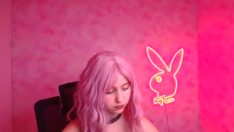 Mia online show from November 2025 10:59:02 PM