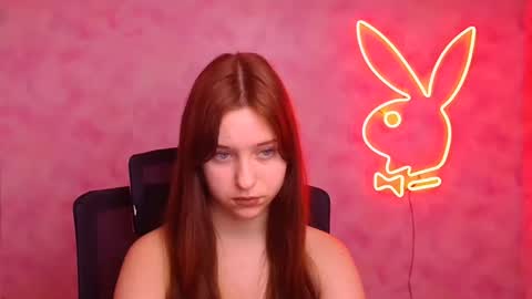 Mia online show from December 2025 01:09:02 PM