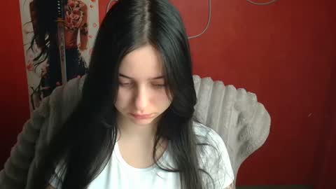 Mia online show from April 2026 11:42:01 AM