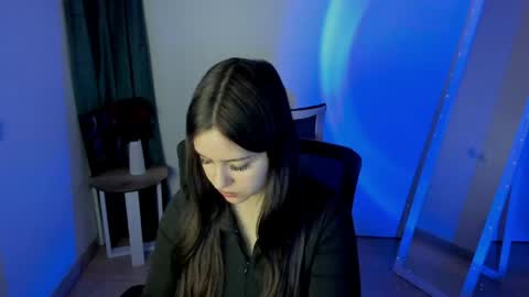 Mia online show from May 2026 04:04:02 PM