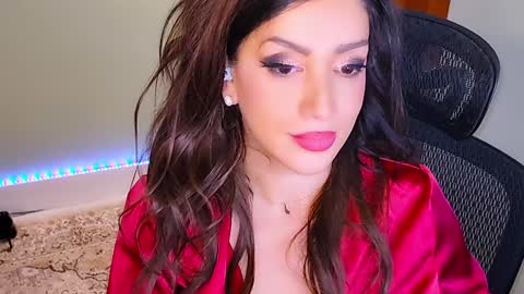 Mina online show from December 2024 05:09:02 AM