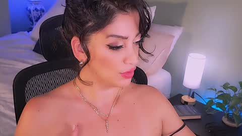 Mina online show from October 2025 02:24:01 AM