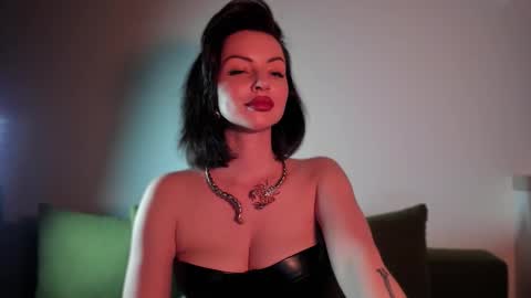   online show from October 2025 02:38:02 PM