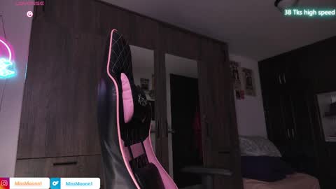 Snapshot of missmoonn chatting on March 2026 06:07:01 PM MissMoon online show from March 2026 06:07:01 PM