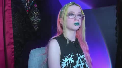 Snapshot of missnikkivill chatting on March 2025 02:17:01 AM Mistress Nikki Vill online show from March 2025 02:17:01 AM