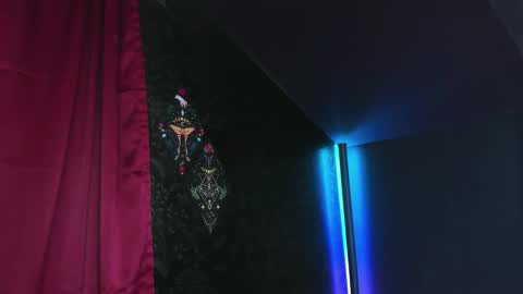 Snapshot of missnikkivill chatting on March 2025 08:33:02 PM Mistress Nikki Vill online show from March 2025 08:33:02 PM