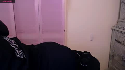 Snapshot of missoliviaa_ chatting on December 2024 03:20:02 PM Olivia online show from December 2024 03:20:02 PM