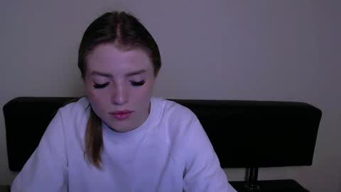 Snapshot of missoliviaa_ chatting on March 2025 09:05:02 AM Olivia online show from March 2025 09:05:02 AM