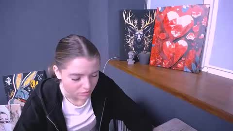 Olivia online show from November 2025 08:33:02 AM