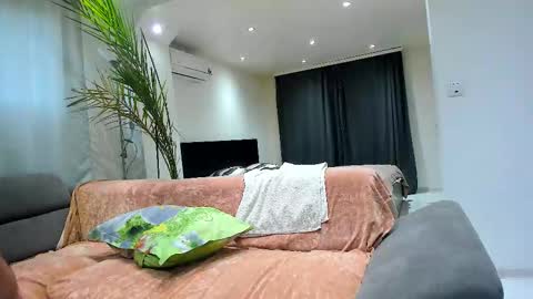 Jennifer  Johnny online show from February 2026 10:58:01 AM